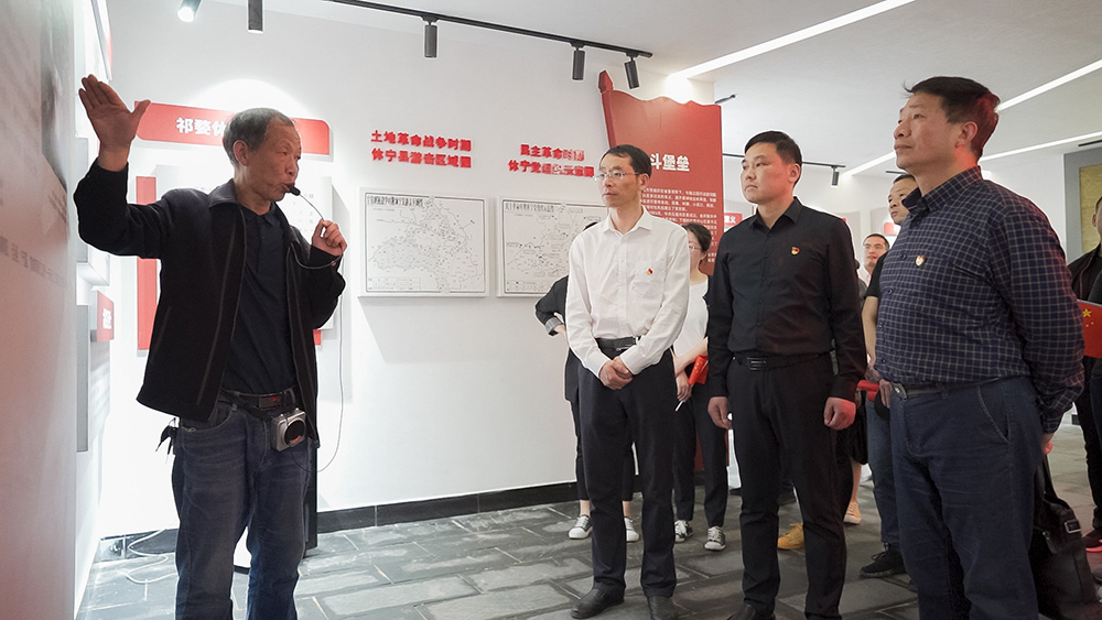 屯溪區(qū)國(guó)投集團(tuán)開展學(xué)黨史、祭英烈主題黨日活動(dòng)