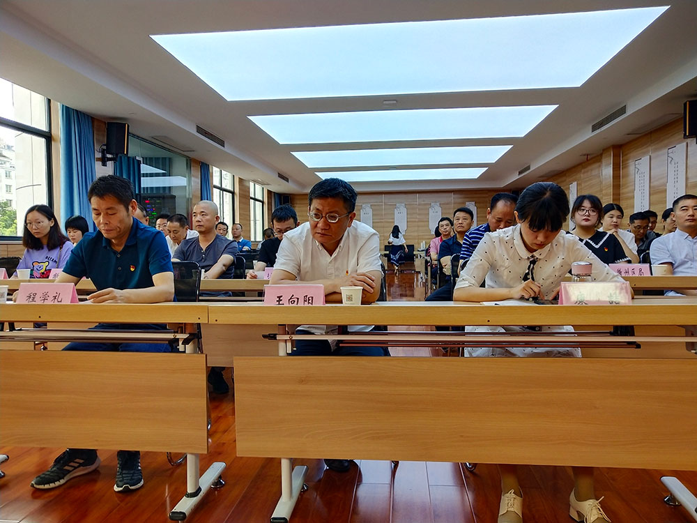 屯溪城建投公司黨支部參加黃山市“小個?！秉h組織“啟航新征程 永遠跟黨走”主題宣講暨成果展活動